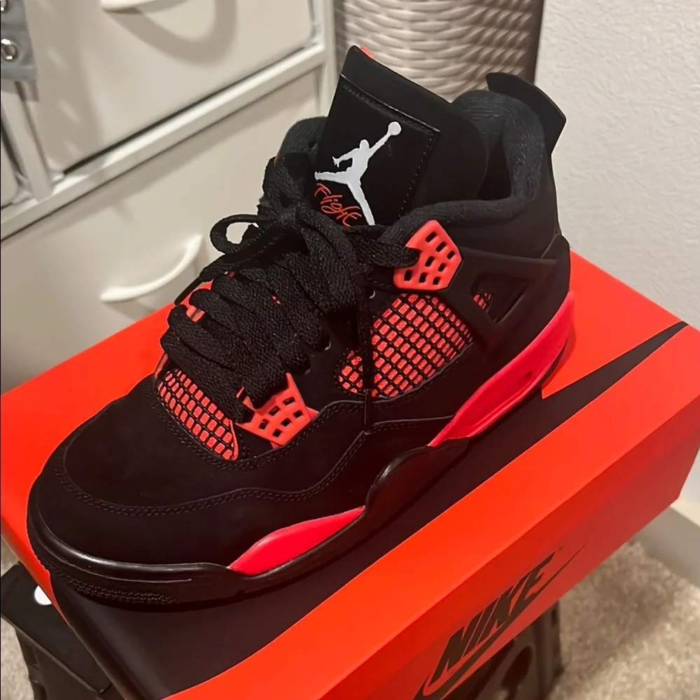 Jordan 4s Red Thunder